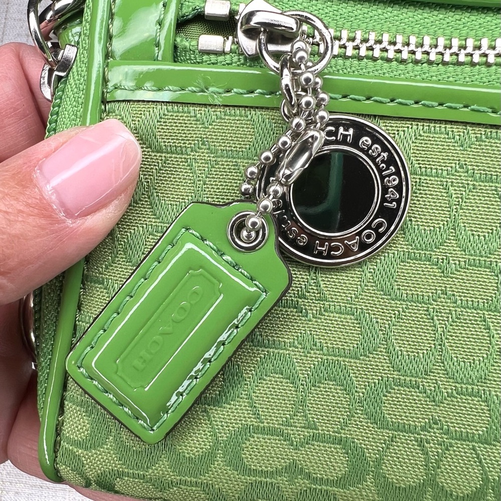 Coach Vintage Vibrant Green Wristlet Wallet Silver Accents NWOT Never Used RARE - Picture 2 of 14